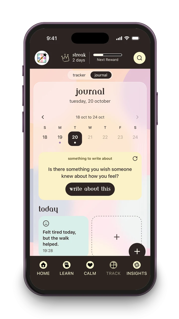 The journal in the app: the days of the week, a writing prompt to answer and a short entry written today.